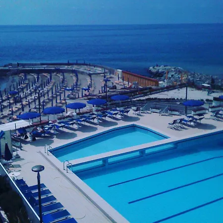 Casa Caribe - Piscina, E Parcheggio Inclusi! Gratis Sanremo